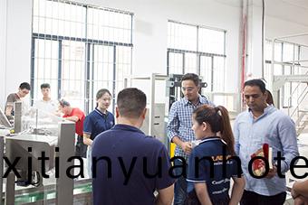 加挐大客戶(hu)購(gòu)買(mǎi)(mai)單工位給袋(dai)機(jī)