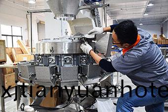 包裝(zhuang)機(jī)(ji)械(xie)設(shè)(she)備車(chē)間(jian)